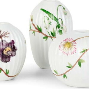 Sada 3 miniaturních porcelánových váz Kähler Design Hammershøi Spring. Nejlepší vtipy na světě na každý den.